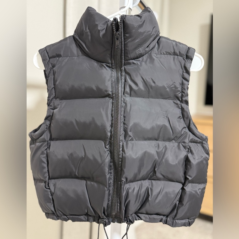 SHEIN Sleek Black Quilted Vest